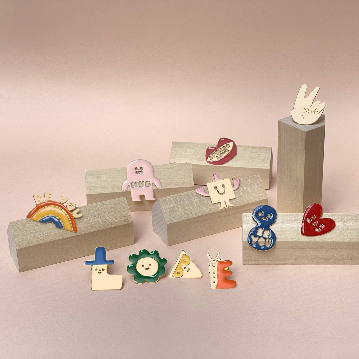 Titlee - RAINBOW PIN