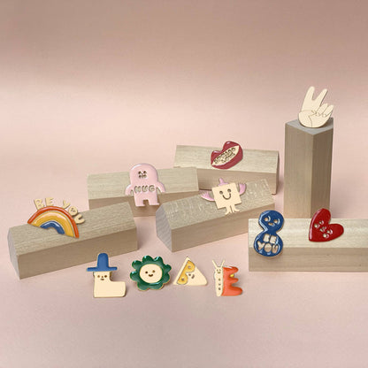 Titlee - RAINBOW PIN