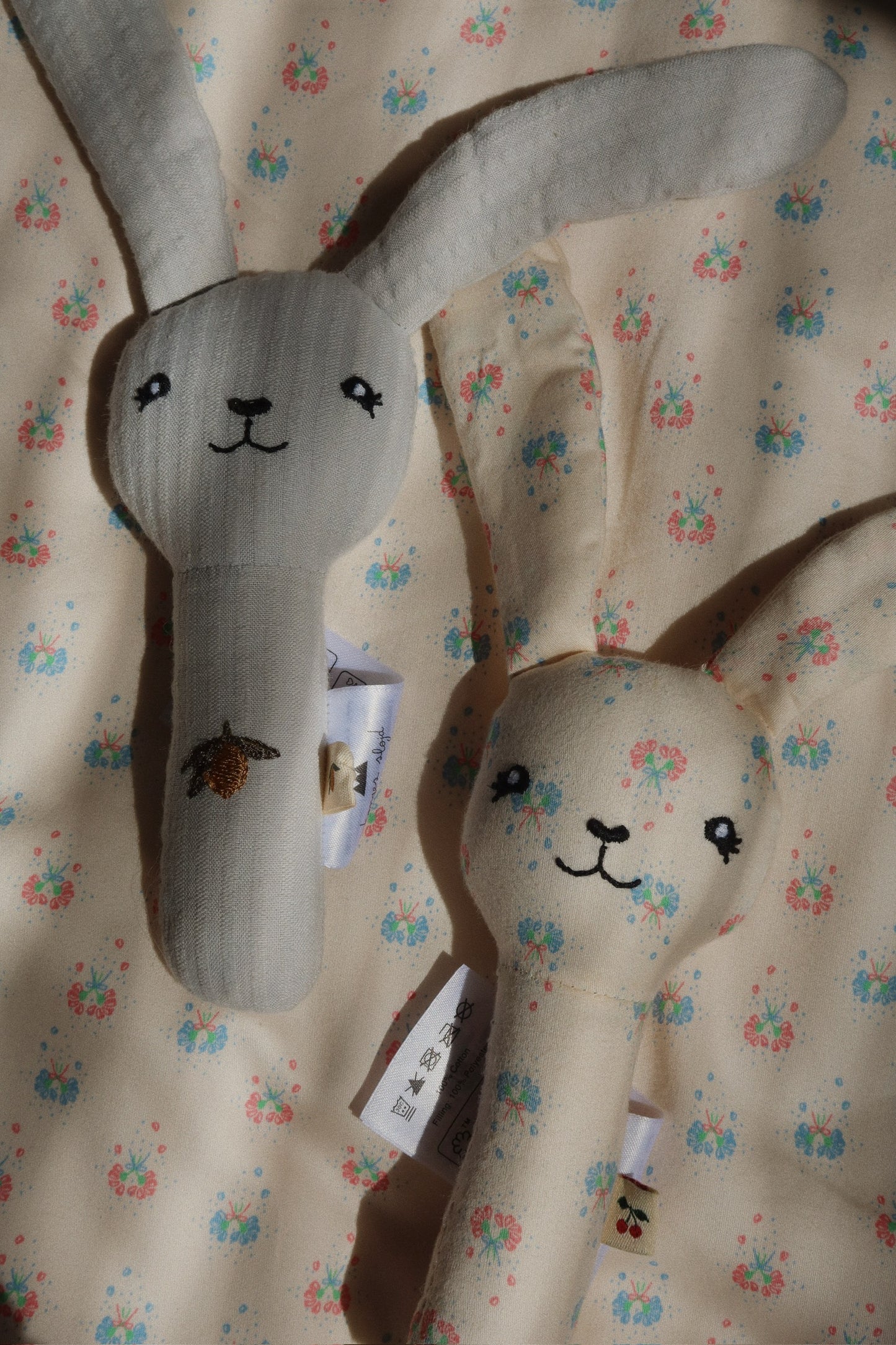 Konges Sløjd BUNNY HAND RATTLE